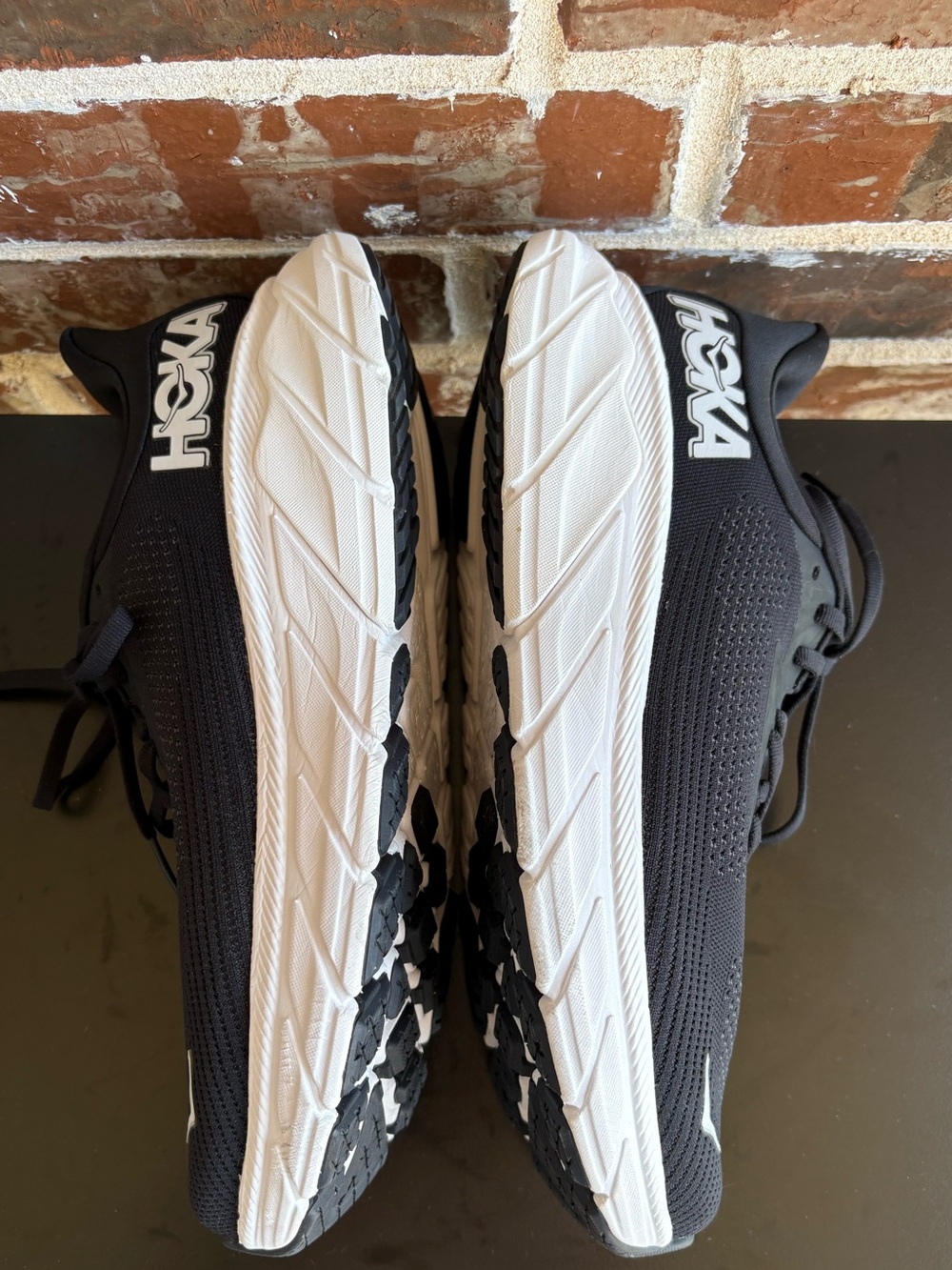 Hoka Arahi 7 Running Shoes Black White Sneakers Size 9 2E (Wide) - Picture 13 of 14